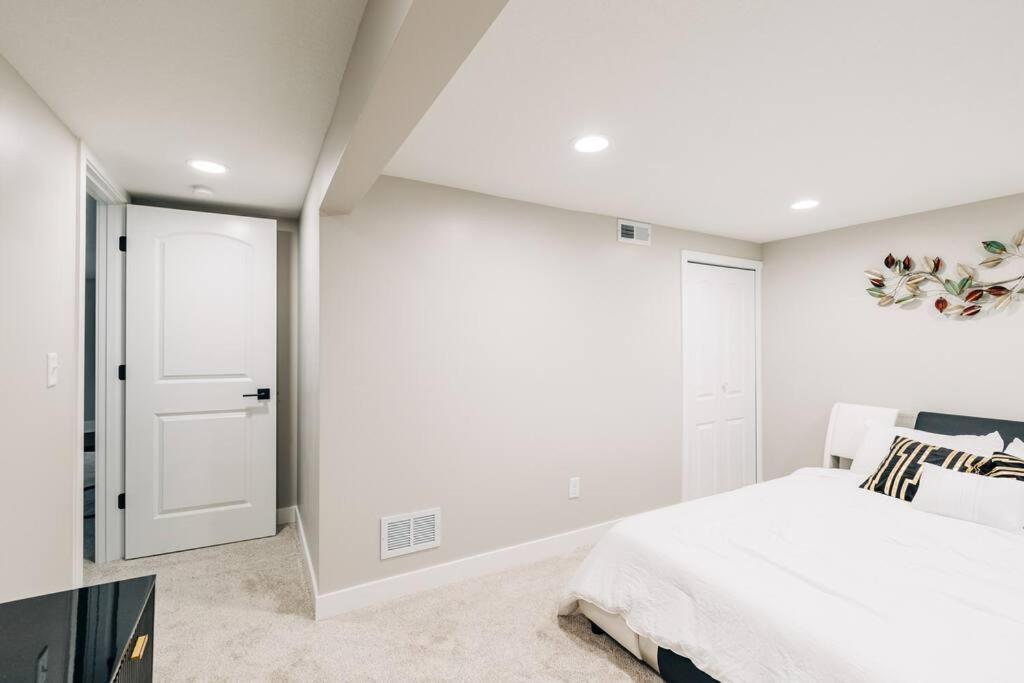 Beautiful Luxury Home Freshly Renovated With Big Yard, Seating & Grill Pad Cottage Grove Exterior foto